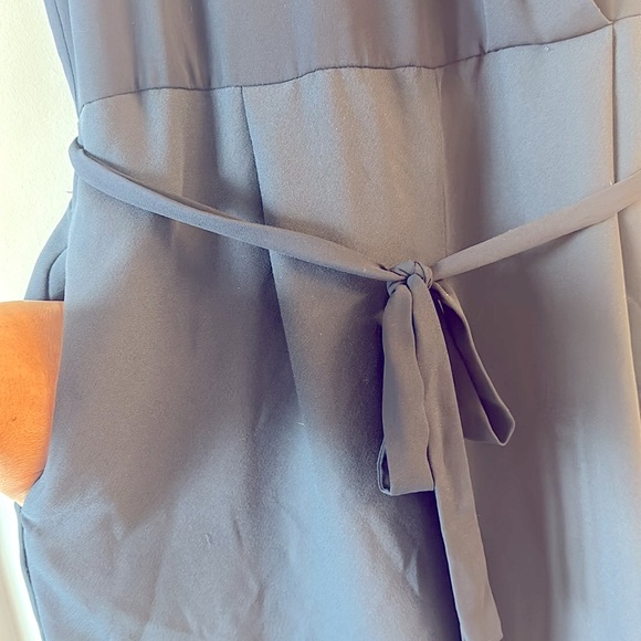 Banana Republic V Neck Ruffled Jumpsuit Navy Blue Size 12 - Picture 5 of 9